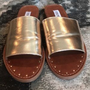 Metallic gold slide with stud accent